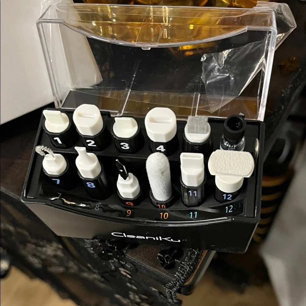 Black Phone Cleaning Kit